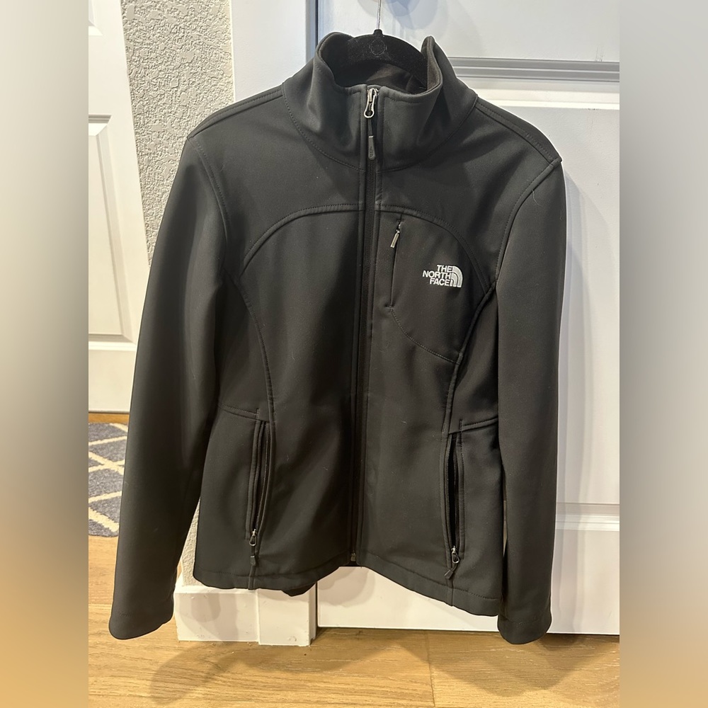 North Face Women’s Wind Shell Jacket - image 1